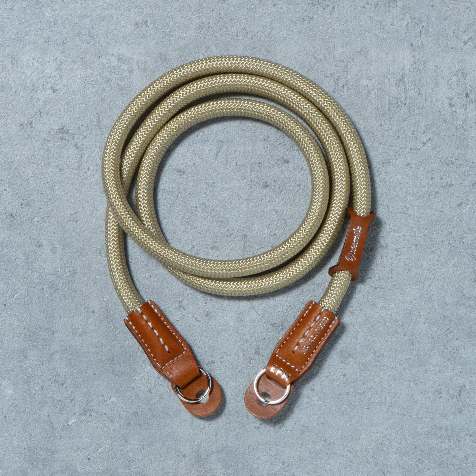 【ONLINE LIMITED】<br>YOSEMITE CAMERA STRAP <br>COYOTE<br>ヨセミテ カメラストラップ / コヨーテ