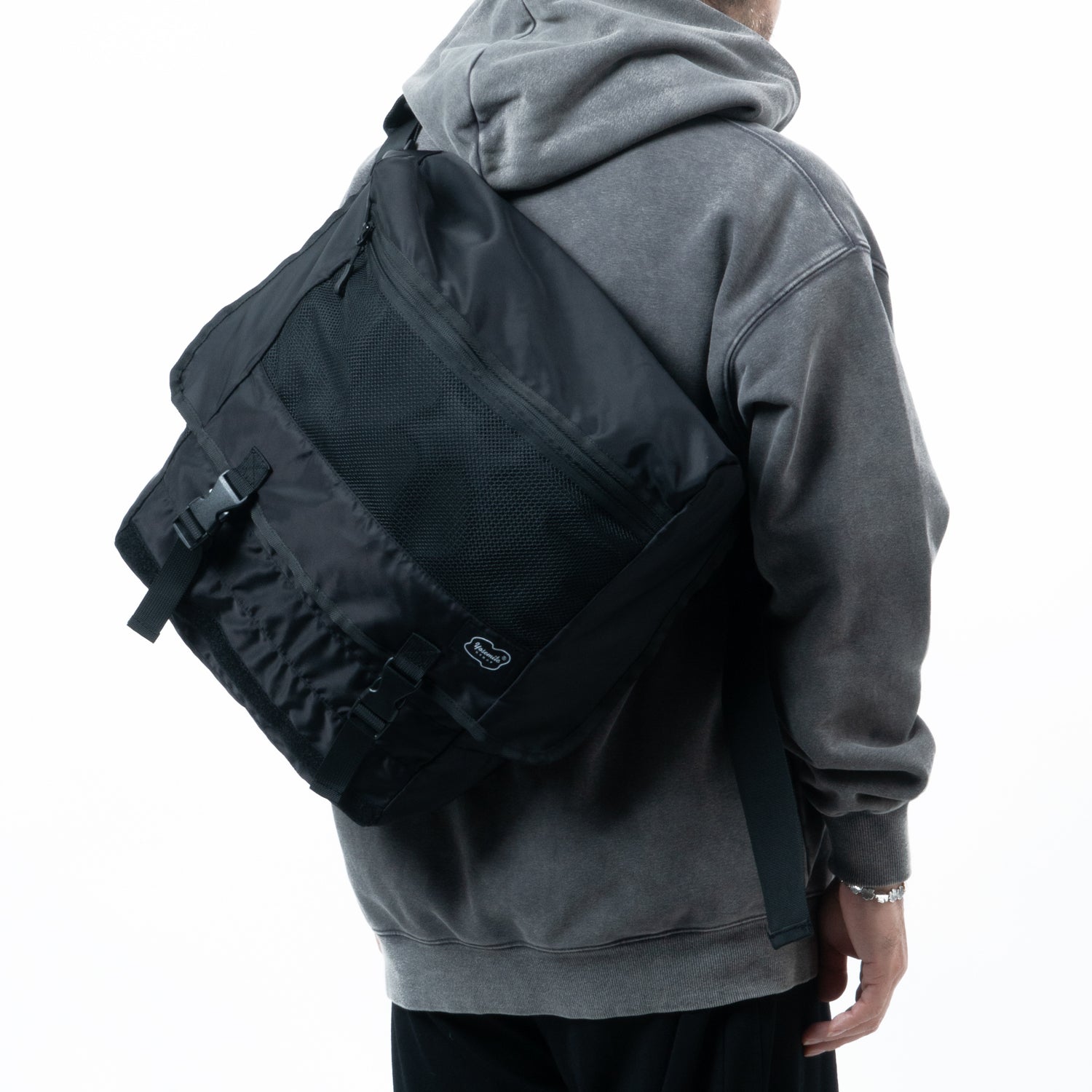 YOSMITE EXPANDER MESSENGER BAG/BLACK