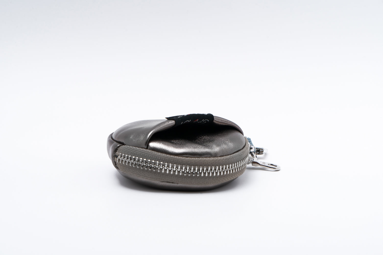 SMAST CIRCLE POUCH / METALLIC GRAY