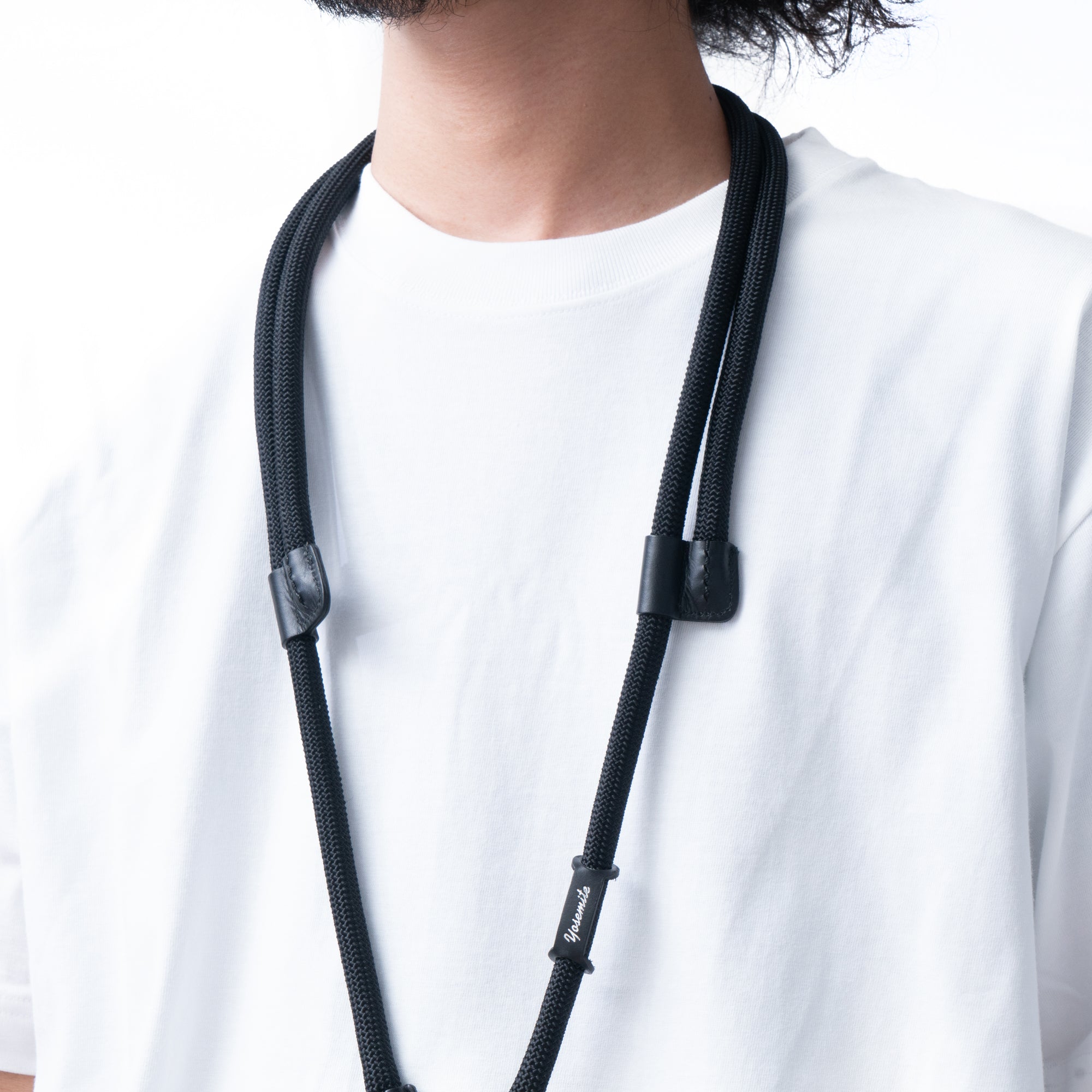 YOSEMITE MOBILE STRAP ADJUSTMENT LEATHER<br>MAD BLACK<br>ヨセミテ モバイルストラップ アジャストメント レザー<br>マッドブラック