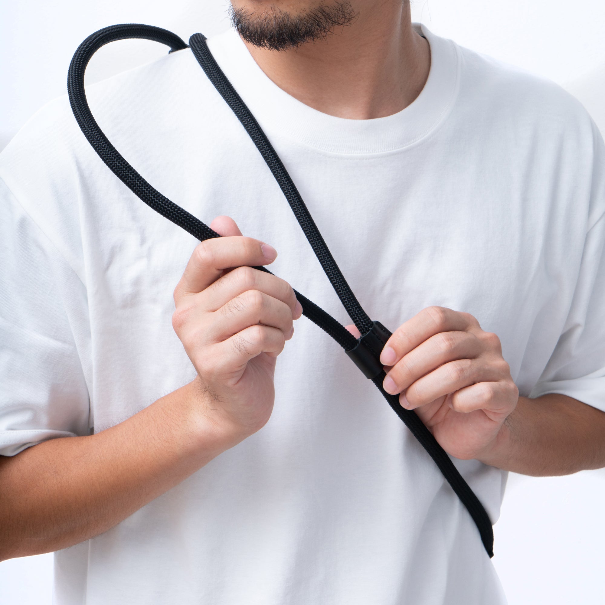 YOSEMITE MOBILE STRAP ADJUSTMENT LEATHER<br>MAD BLACK<br>ヨセミテ モバイルストラップ アジャストメント レザー<br>マッドブラック