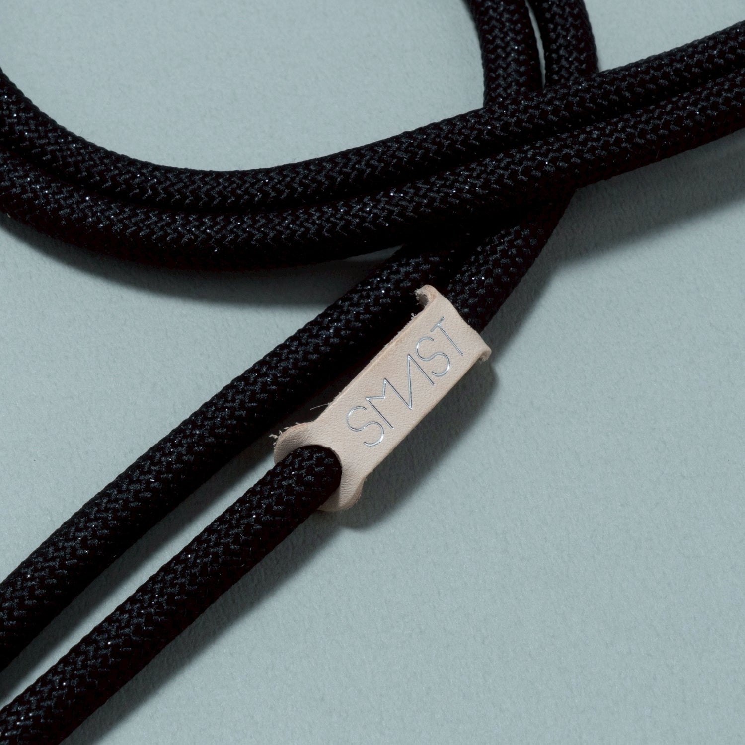 SMAST GLITTER MOBILE STRAP/BLACK