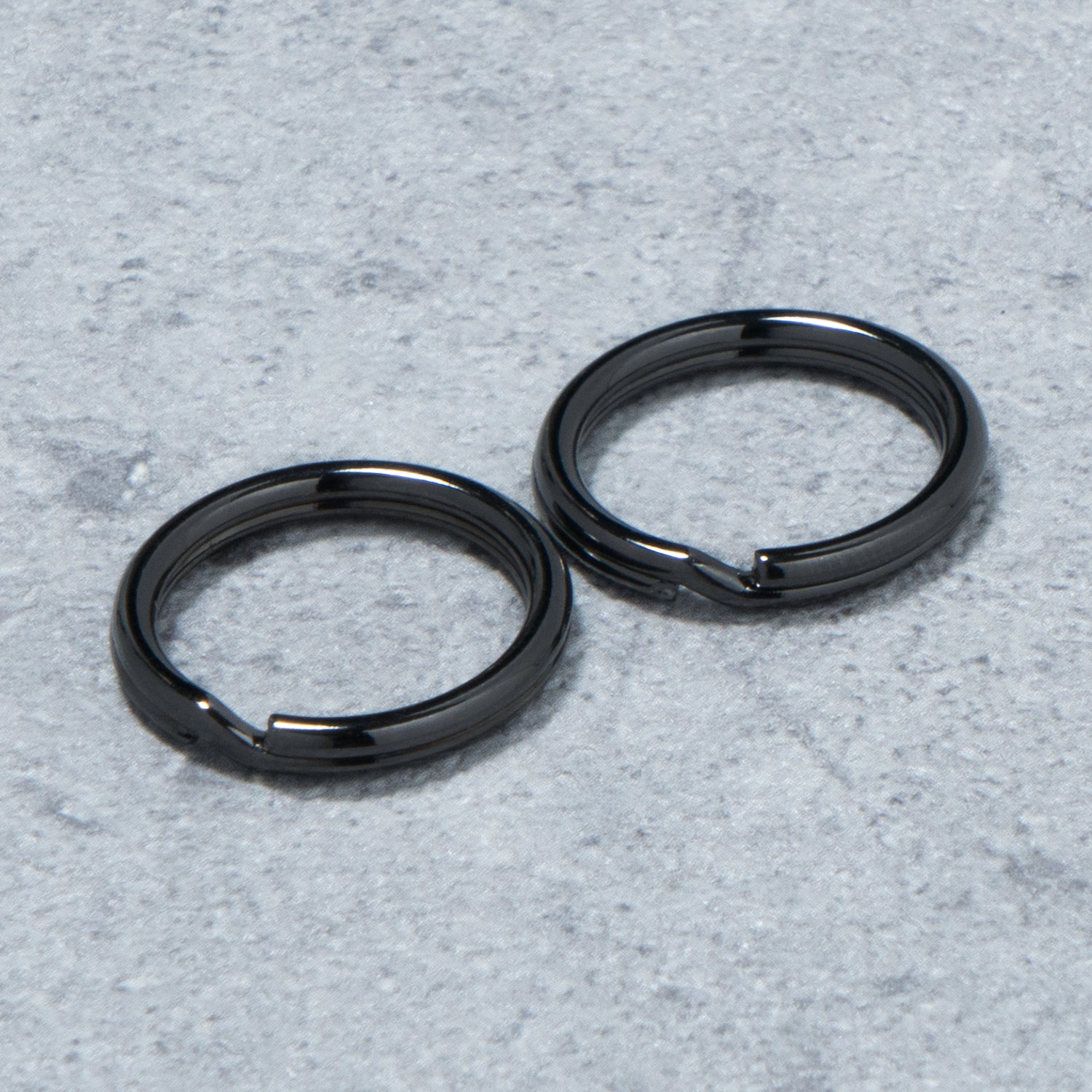 BRASS CAMERA RING<br>BLACK