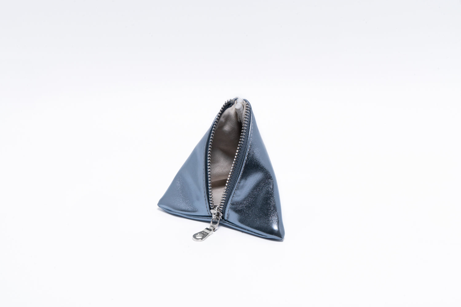 SMAST PYRAMID POUCH / METALLIC BLUE