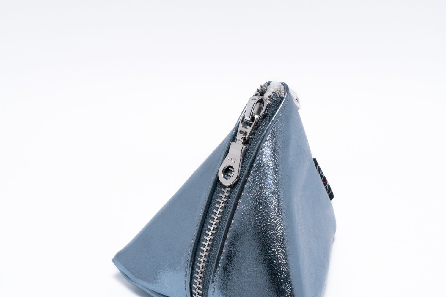 SMAST PYRAMID POUCH / METALLIC BLUE