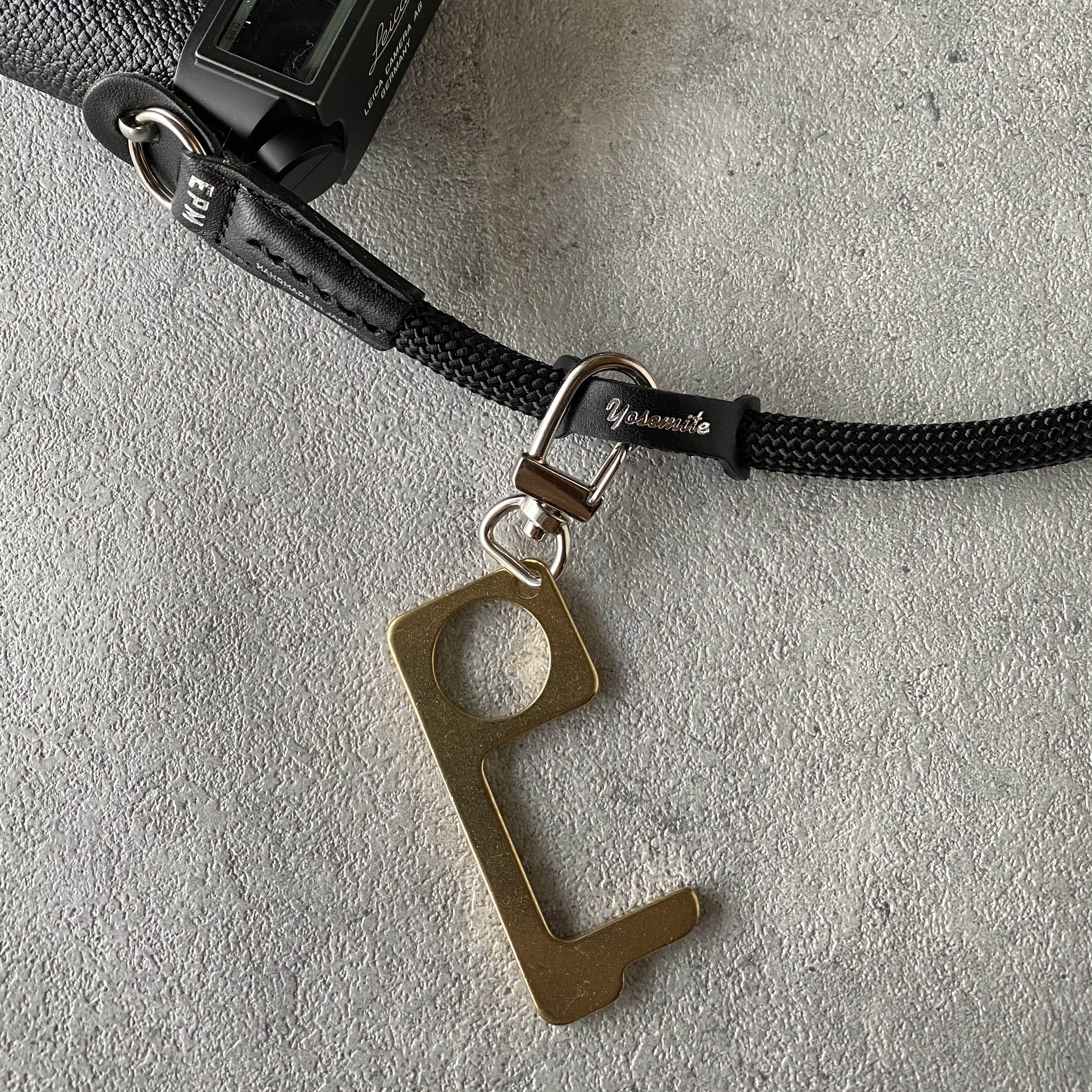 YOSEMITE CAMERA STRAP <br>MAD BLACK<br>ヨセミテ カメラストラップ / マッドブラック